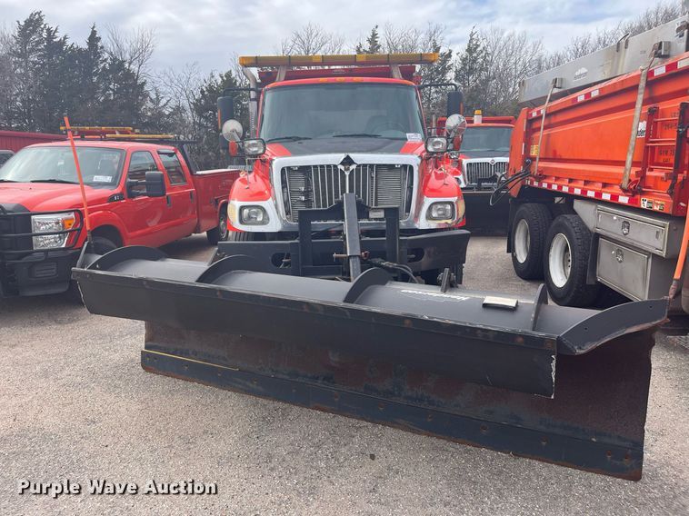 image for item DG5413 2007 International 7400  dump truck