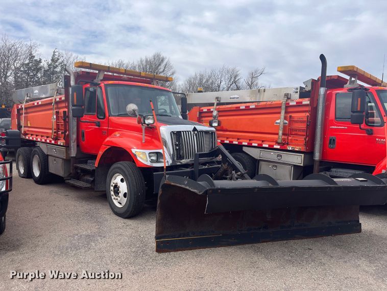 image for item DG5413 2007 International 7400  dump truck