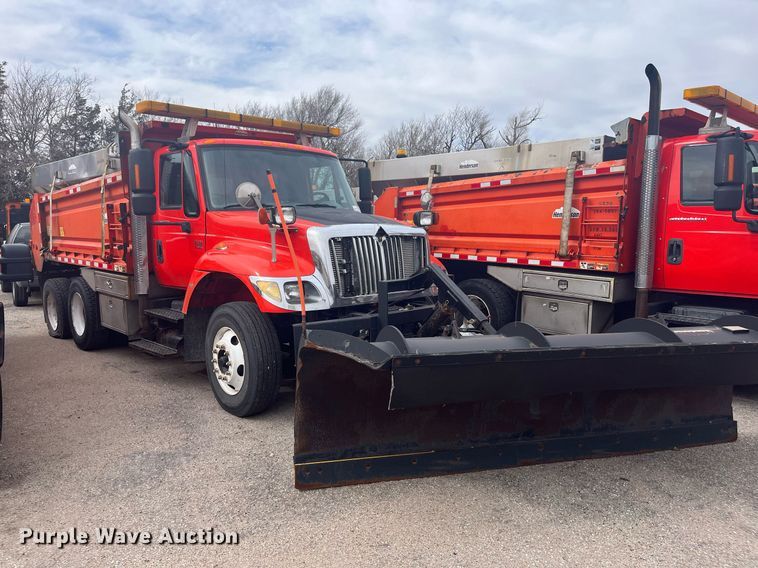 image for item DG5413 2007 International 7400  dump truck