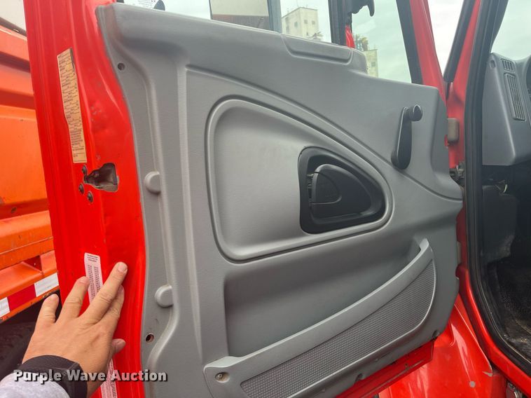 image for item DG5413 2007 International 7400  dump truck