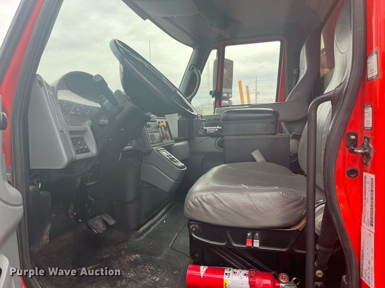 image for item DG5413 2007 International 7400  dump truck