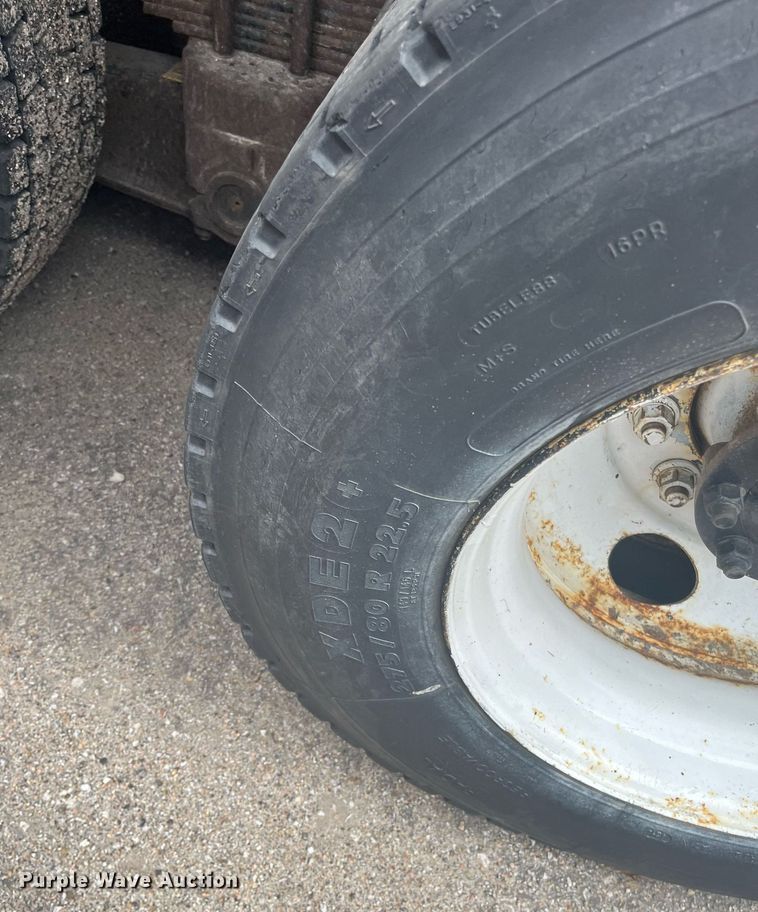 image for item DG5413 2007 International 7400  dump truck