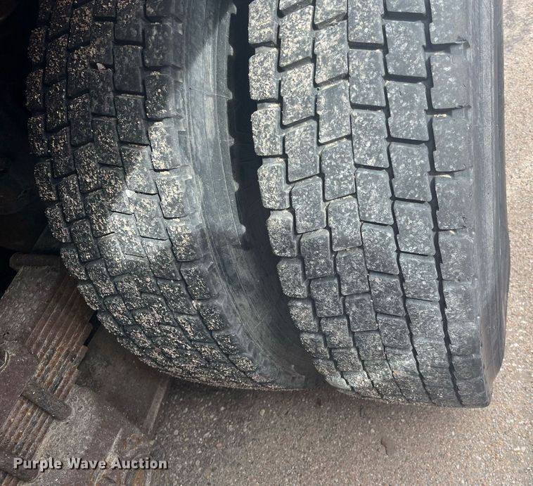 image for item DG5413 2007 International 7400  dump truck