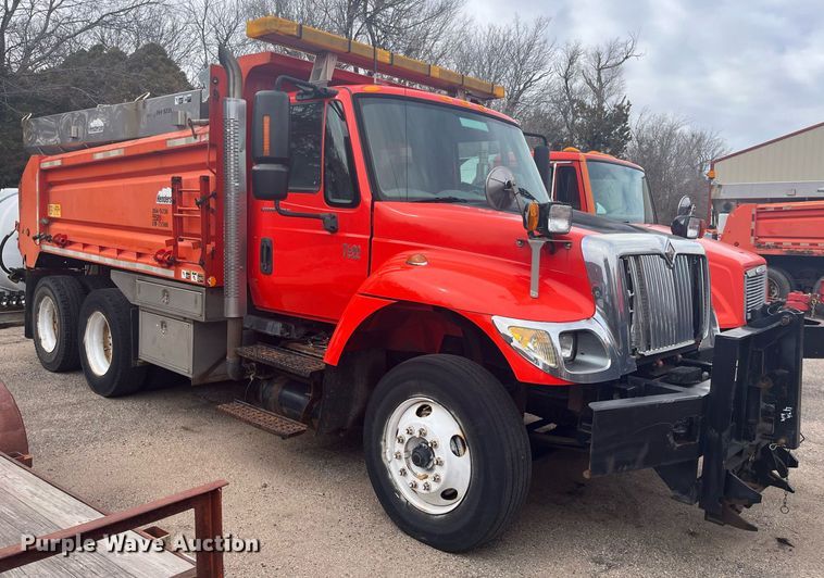 image for item DG5414 2007 International 7400  dump truck