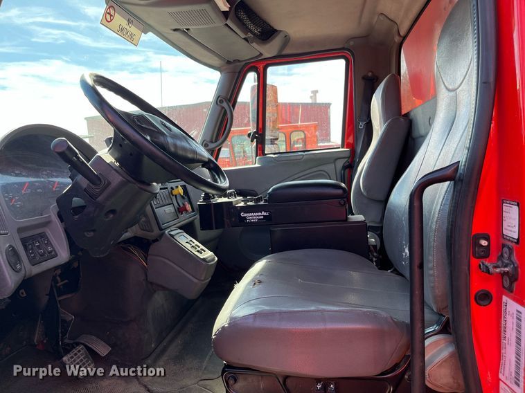 image for item DG5414 2007 International 7400  dump truck