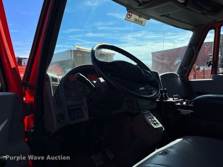 image for item DG5414 2007 International 7400  dump truck