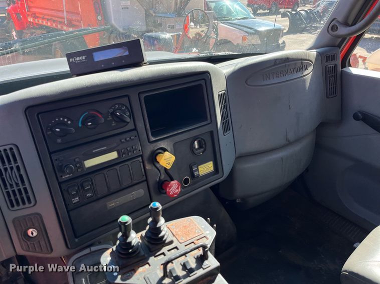 image for item DG5414 2007 International 7400  dump truck