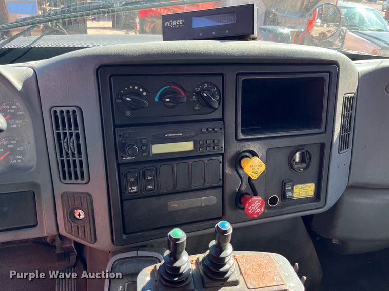 image for item DG5414 2007 International 7400  dump truck