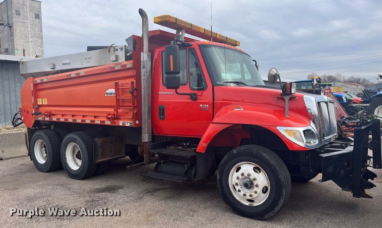 image for item DG5415 2007 International 7400  dump truck