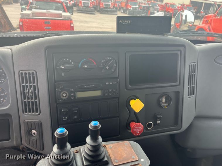 image for item DG5415 2007 International 7400  dump truck