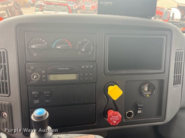 image for item DG5415 2007 International 7400  dump truck