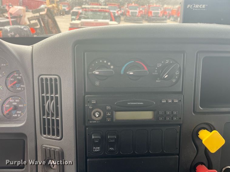 image for item DG5415 2007 International 7400  dump truck