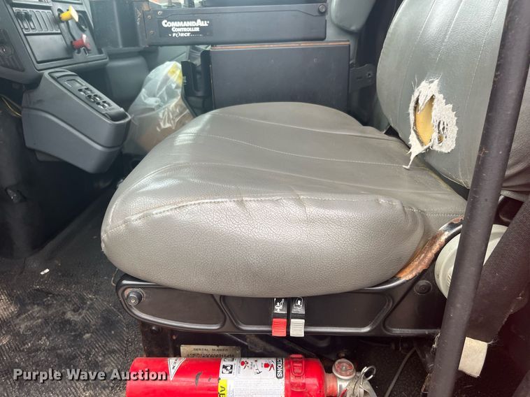 image for item DG5415 2007 International 7400  dump truck