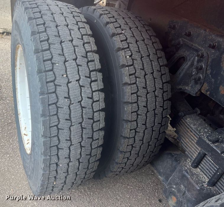 image for item DG5415 2007 International 7400  dump truck