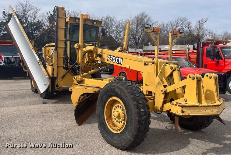 image for item DG5427 2001 John Deere 770CH  motor grader