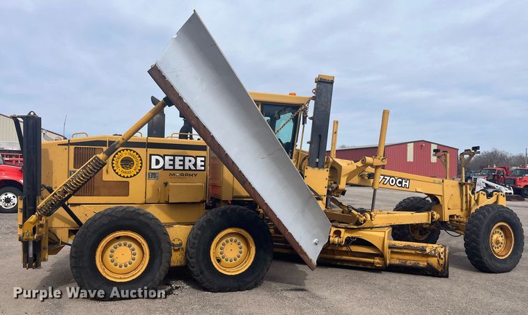 image for item DG5427 2001 John Deere 770CH  motor grader