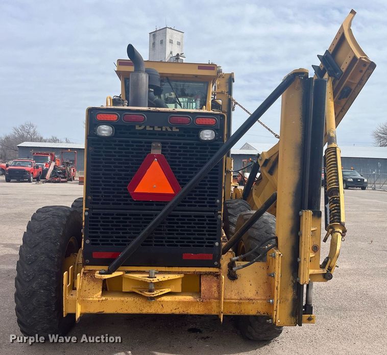 image for item DG5427 2001 John Deere 770CH  motor grader