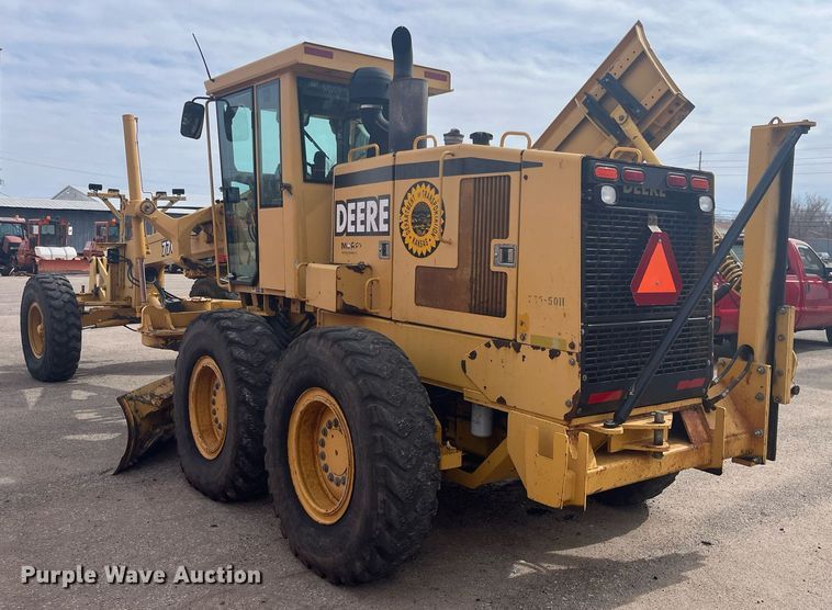 image for item DG5427 2001 John Deere 770CH  motor grader