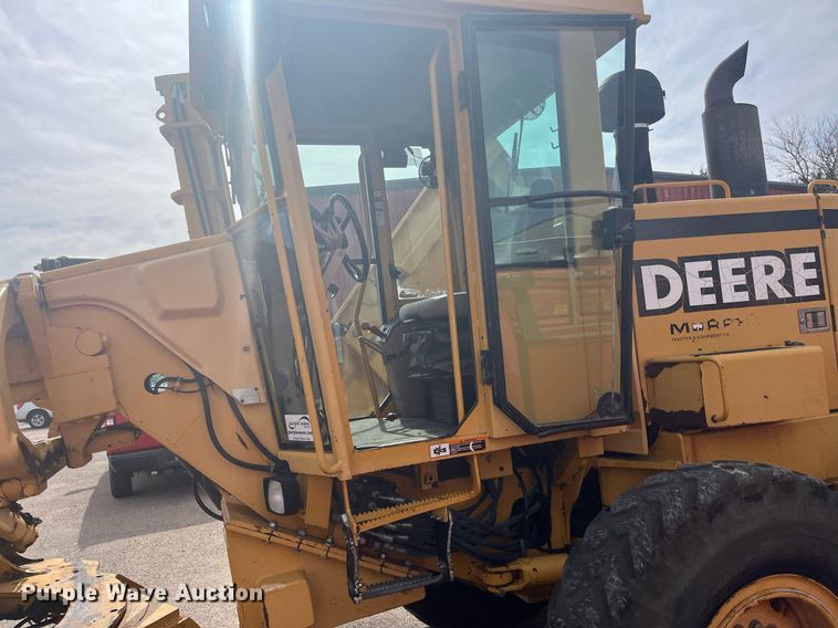 image for item DG5427 2001 John Deere 770CH  motor grader