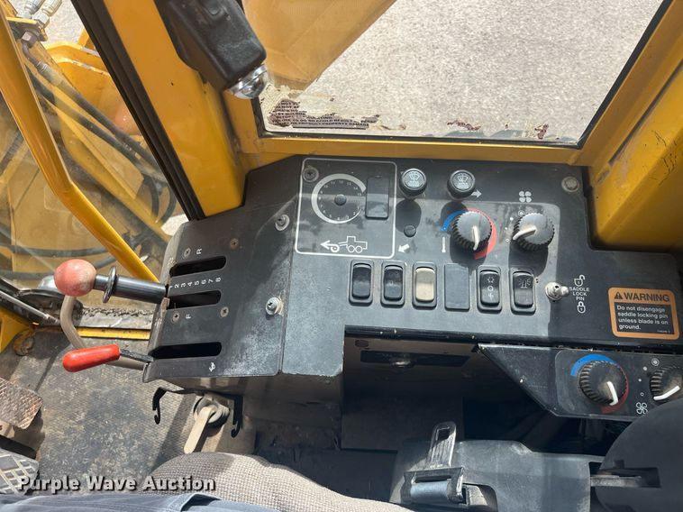 image for item DG5427 2001 John Deere 770CH  motor grader