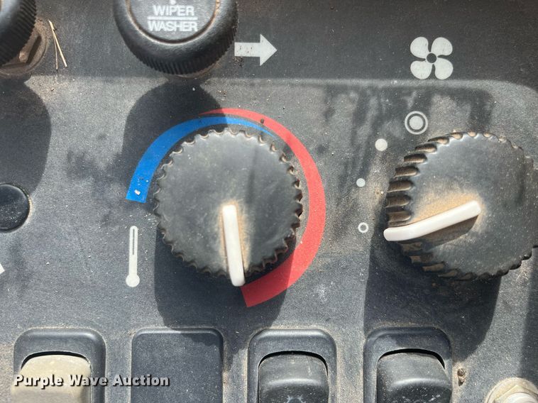 image for item DG5427 2001 John Deere 770CH  motor grader