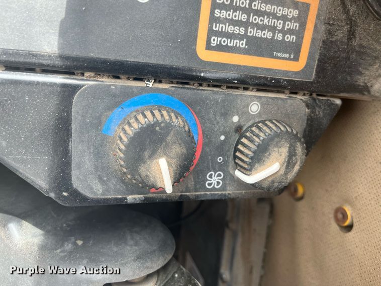 image for item DG5427 2001 John Deere 770CH  motor grader