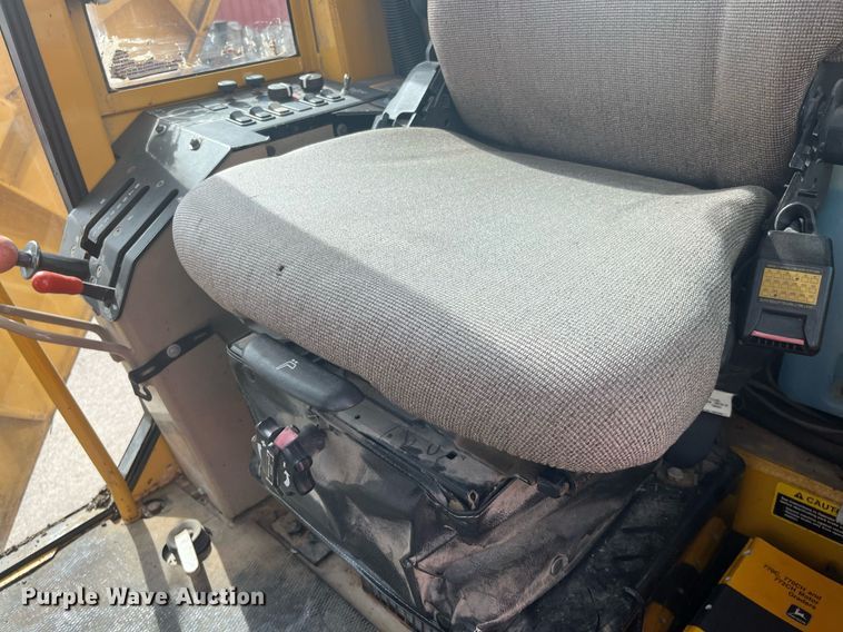 image for item DG5427 2001 John Deere 770CH  motor grader