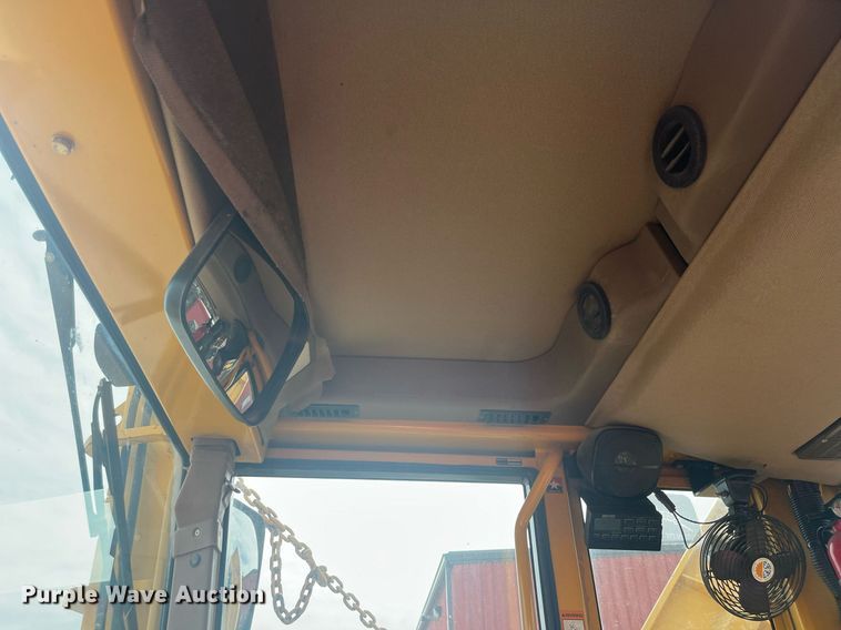 image for item DG5427 2001 John Deere 770CH  motor grader