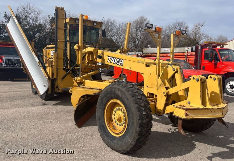 image for item DG5427 2001 John Deere 770CH  motor grader