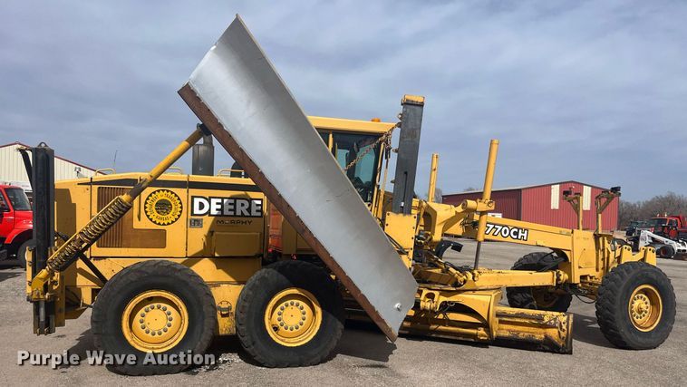 image for item DG5427 2001 John Deere 770CH  motor grader