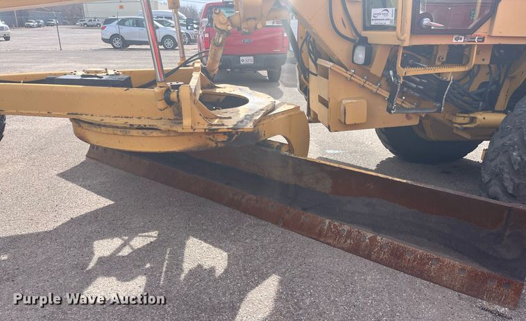 image for item DG5427 2001 John Deere 770CH  motor grader