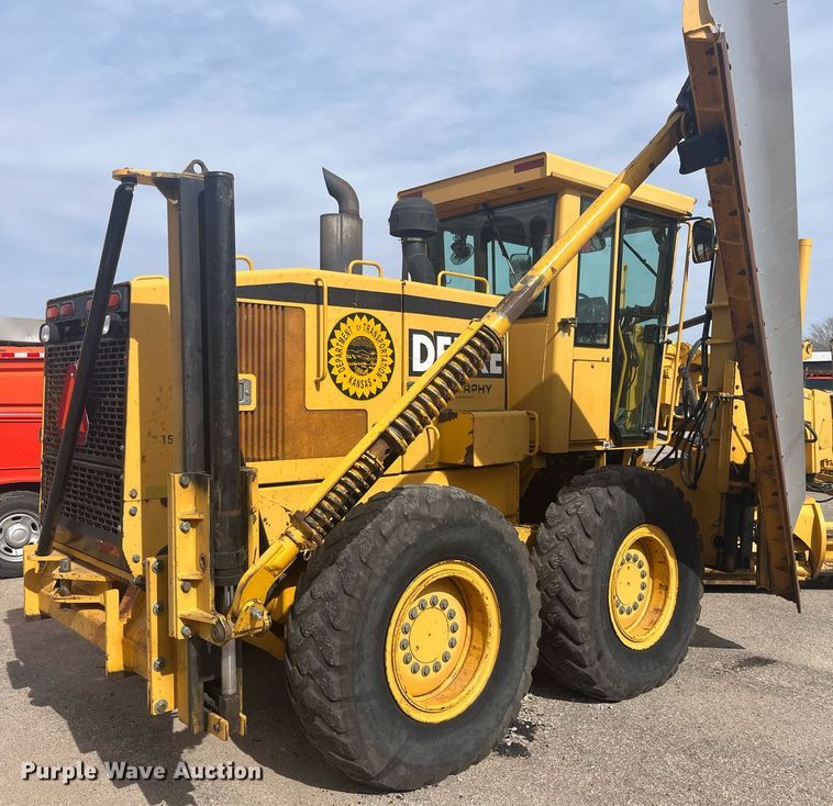 image for item DG5427 2001 John Deere 770CH  motor grader