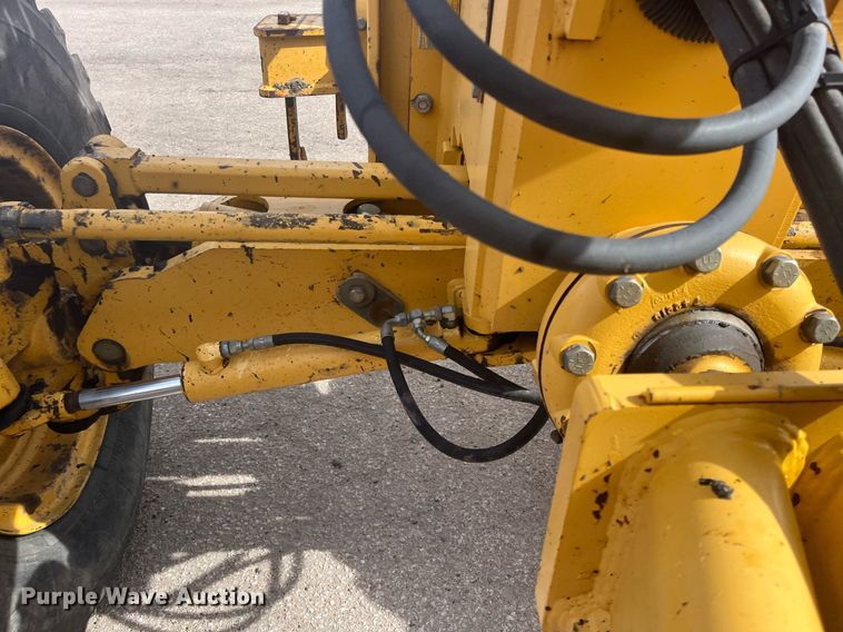 image for item DG5427 2001 John Deere 770CH  motor grader