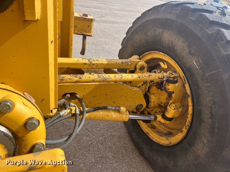 image for item DG5427 2001 John Deere 770CH  motor grader