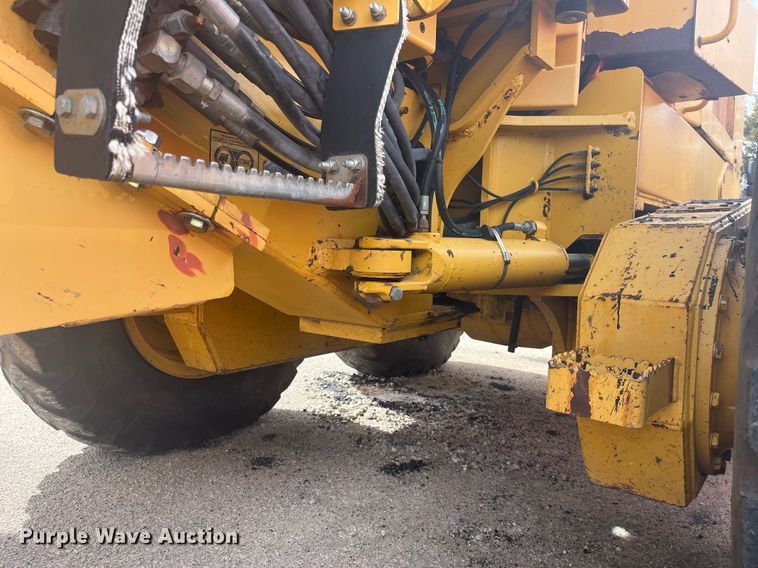 image for item DG5427 2001 John Deere 770CH  motor grader