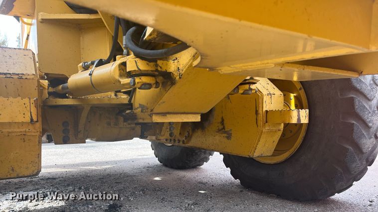 image for item DG5427 2001 John Deere 770CH  motor grader