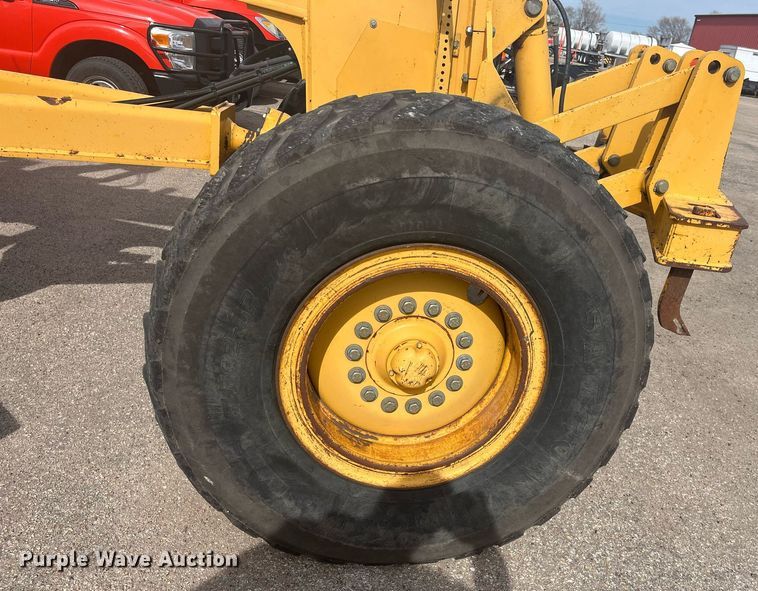 image for item DG5427 2001 John Deere 770CH  motor grader