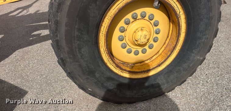 image for item DG5427 2001 John Deere 770CH  motor grader