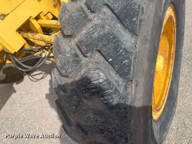 image for item DG5427 2001 John Deere 770CH  motor grader