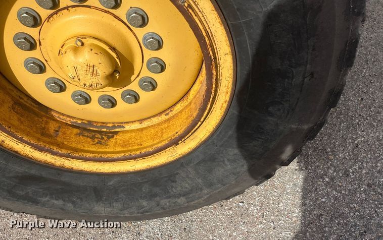 image for item DG5427 2001 John Deere 770CH  motor grader