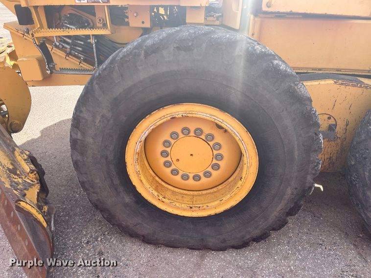 image for item DG5427 2001 John Deere 770CH  motor grader