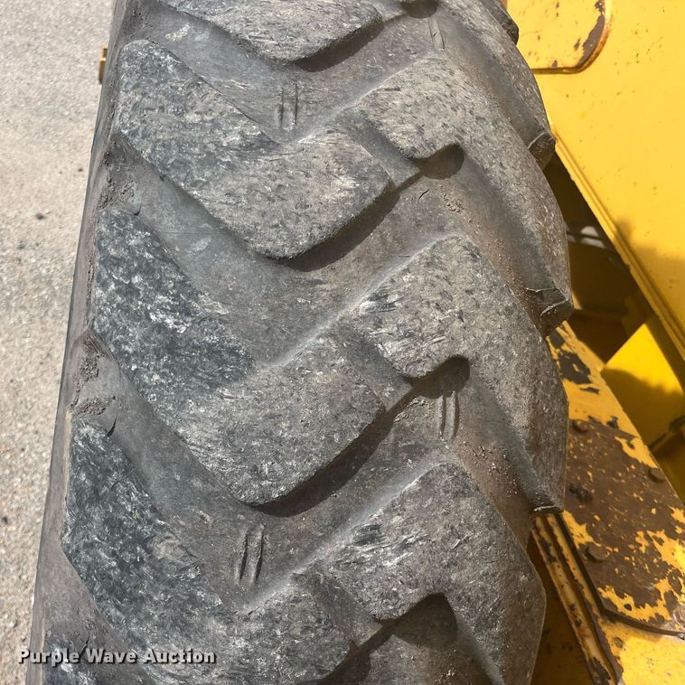 image for item DG5427 2001 John Deere 770CH  motor grader