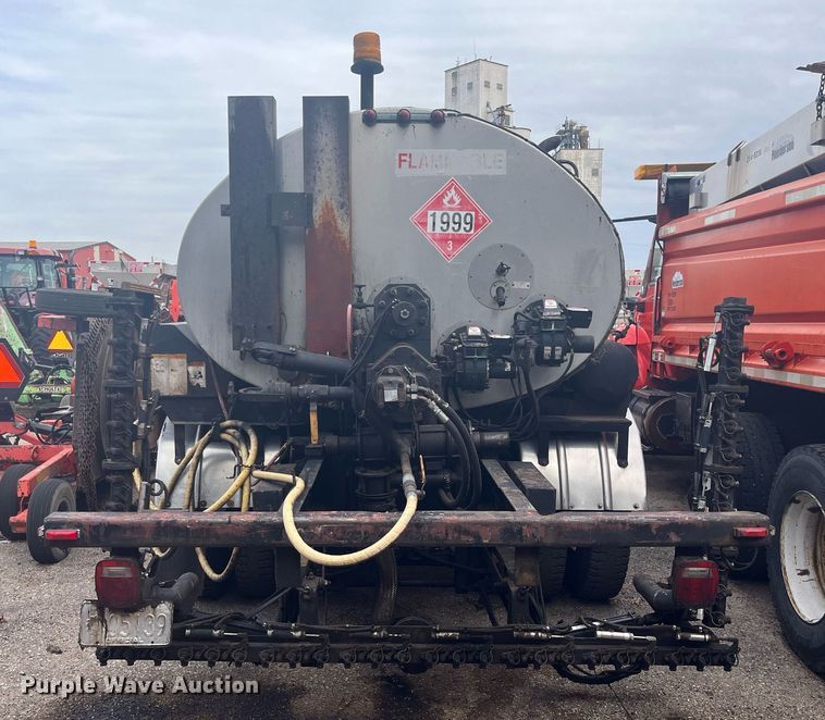 image for item DG5428 2002 Freightliner FL60  oil distributor truck