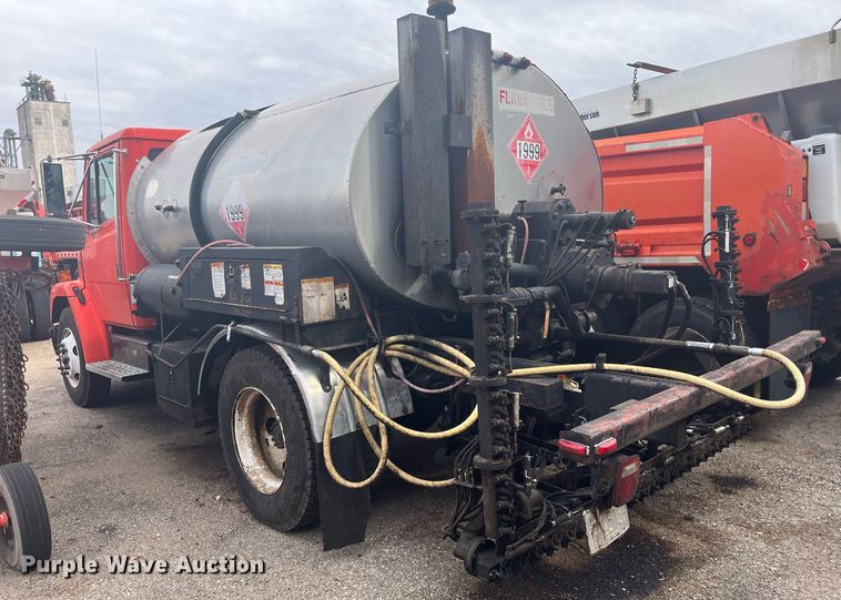 image for item DG5428 2002 Freightliner FL60  oil distributor truck