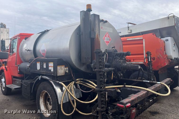 image for item DG5428 2002 Freightliner FL60  oil distributor truck