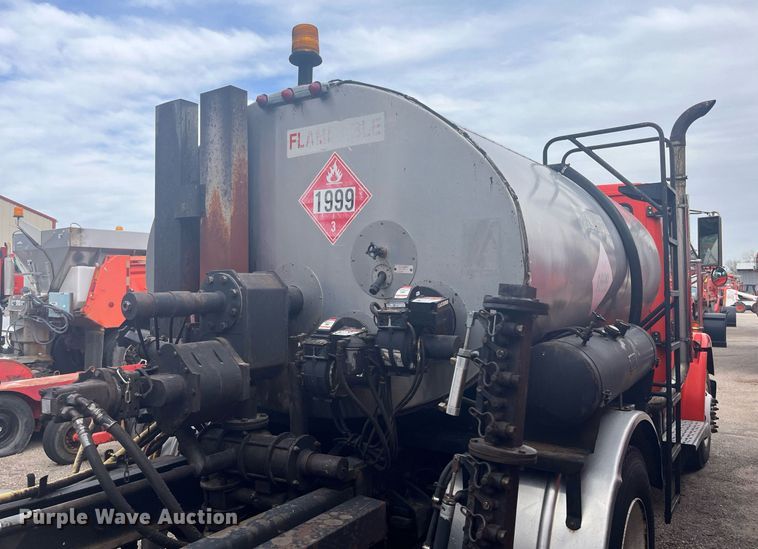 image for item DG5428 2002 Freightliner FL60  oil distributor truck