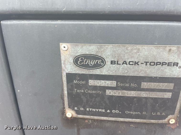 image for item DG5428 2002 Freightliner FL60  oil distributor truck