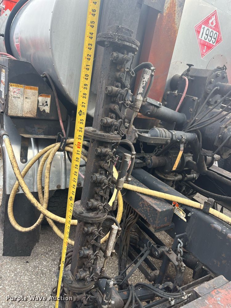 image for item DG5428 2002 Freightliner FL60  oil distributor truck