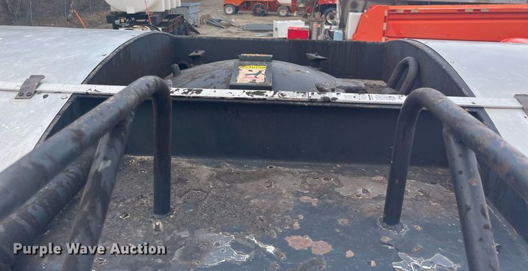 image for item DG5428 2002 Freightliner FL60  oil distributor truck