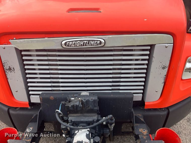 image for item DG5428 2002 Freightliner FL60  oil distributor truck